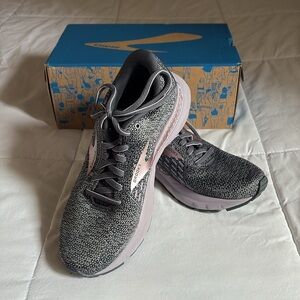 Brooks Adrenaline GTS 21 Women's Shoes size 7.5